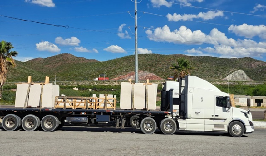 Carga especializada transportada por plataforma