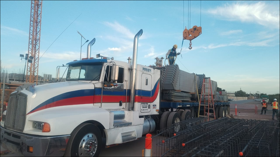 Carga de proyecto transportada por plataforma